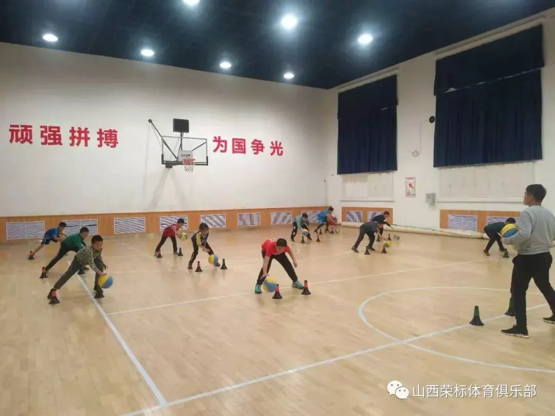 适合不同年龄段篮球爱好者的体能训练方案_0