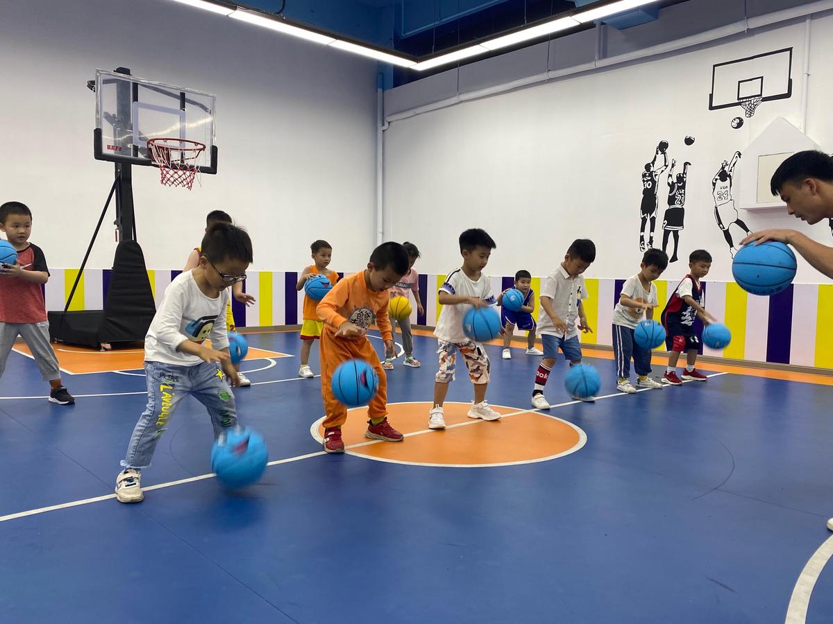 幼儿篮球运球训练视频